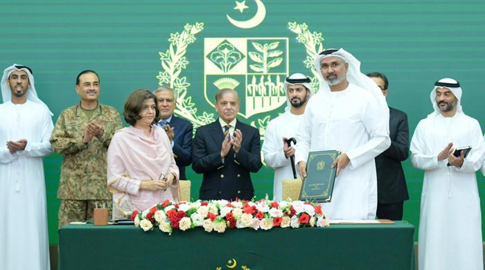 اماراتی کمپنی اور حکومت پاکستان کے درمیان فرسٹ ویمن بینک کی نجکاری کا معاہدہ طے