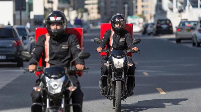 دبئی میں ڈلیوری رائیڈرز کیلئے نئی ٹریفک پابندیوں کا اعلان