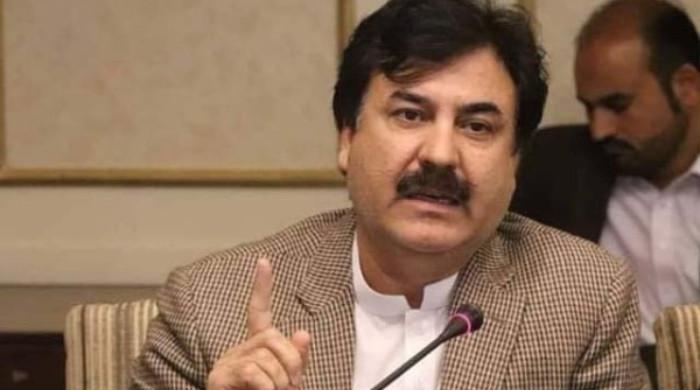 وفاقی حکومت نے احسان جتانےکیلئے آئی جی کو  ایکسپائرگاڑیاں دےکر تصاویرجاری کیں: شوکت یوسفزئی