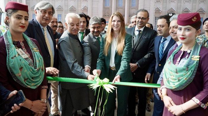 5 سال بعد قومی ائیرلائن کی اسلام آباد سے مانچسٹر کیلئے پہلی پرواز نے اڑان بھرلی