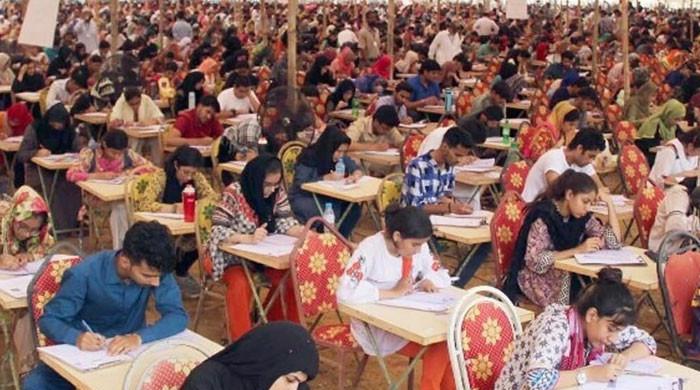 میڈیکل اور ڈینٹل کالجوں میں داخلوں کیلئے ملک بھر میں ٹیسٹ آج ہو رہے ہیں