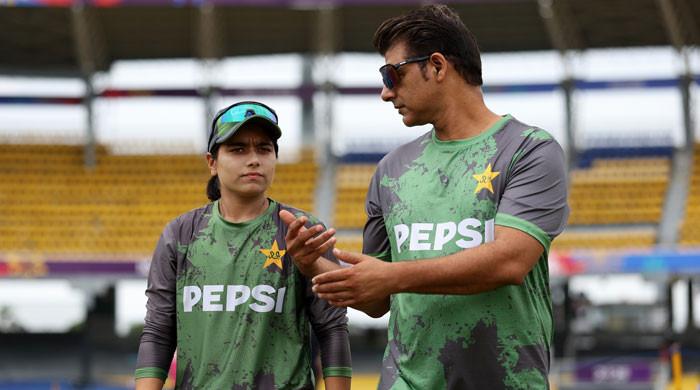 پاکستان ویمن کرکٹ ٹیم کے ہیڈ کوچ کو ہٹانے کا اصولی فیصلہ، وجوہات بھی سامنے آگئیں