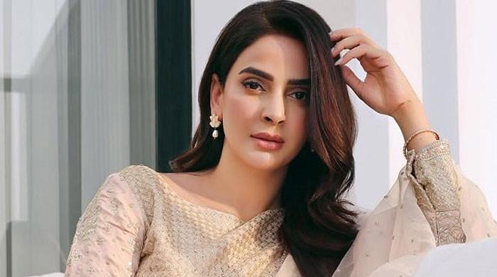 ذہنی دباؤ کی وجہ سے دل کا معمولی دورہ پڑا، انجیوگرافی کرانی پڑی: صبا قمر کا انکشاف