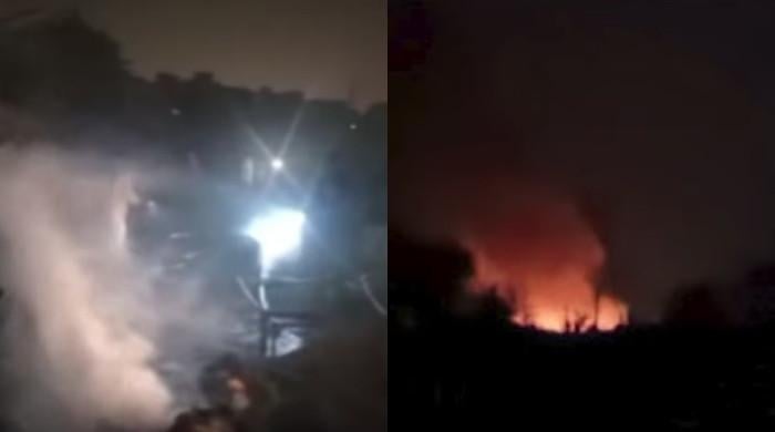 کراچی: گلشن اقبال شانتی نگر میں جھونپڑیوں میں آگ لگ گئی، ایک شخص جاں بحق