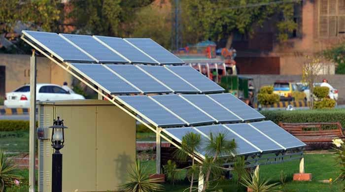 سولرائزیشن کے باعث دن کو بجلی کی کھپت 6 ہزار میگاواٹ تک گرنے کا انکشاف