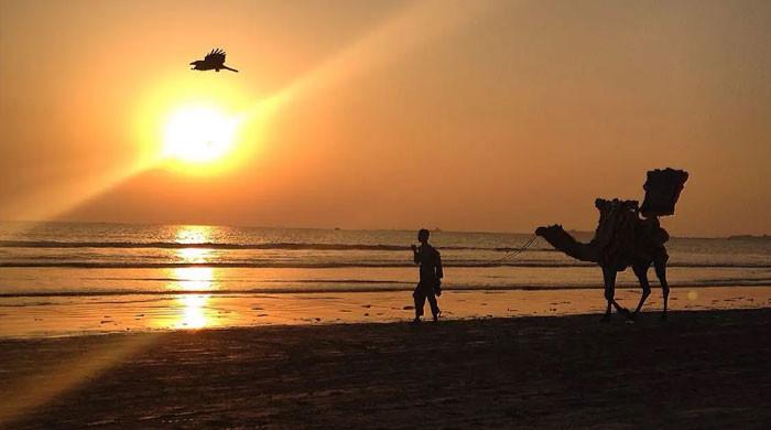 کراچی  میں اگلے 3 روز گرمی پڑنے کا امکان کراچی  میں اگلے 3 روز گرمی پڑنے کا امکان