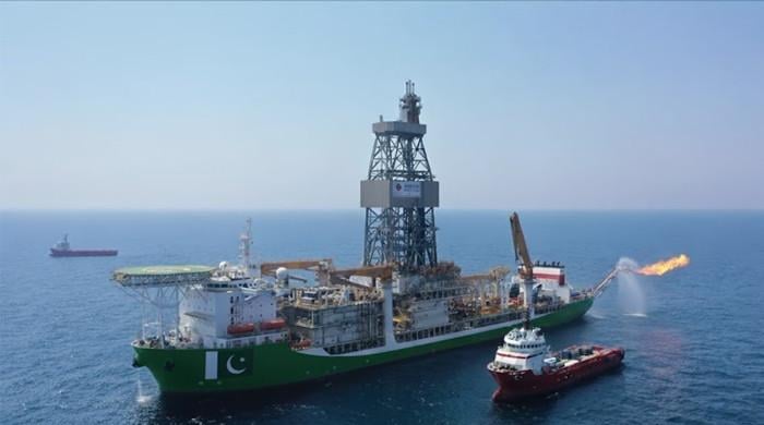 پاکستان میں 2 دہائیوں بعد سمندر میں تیل و گیس کی تلاش کیلئے کامیاب بولیاں