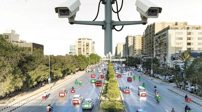 ’لاہور میں جرمانہ 200، کراچی میں 5000‘، شہری ای چالان کیخلاف سندھ ہائیکورٹ پہنچ گیا