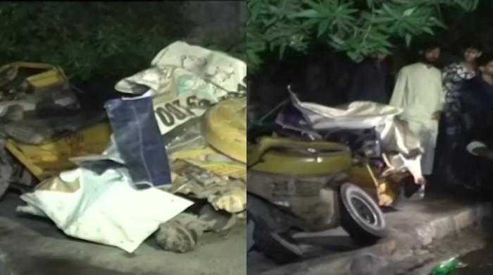 لاہور میں بوتلوں سے بھرا ٹرک رکشے پر اُلٹ گیا، 2خواتین سمیت 4 افراد جاں بحق