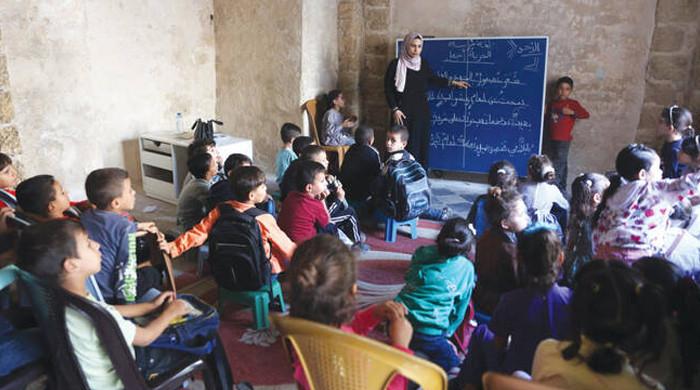 2 سالہ جنگ کے بعد غزہ کے بچوں کی تباہ شدہ اسکولوں میں واپسی 