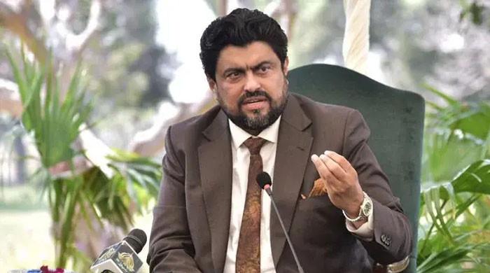 گورنرسندھ کاکراچی میں سرعام اسلحہ کی نمائش اور فائرنگ کے واقعہ کا نوٹس