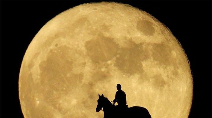 2025 کا سب سے بڑا چاند آج آسمان پر چمکتا نظر آئے گا