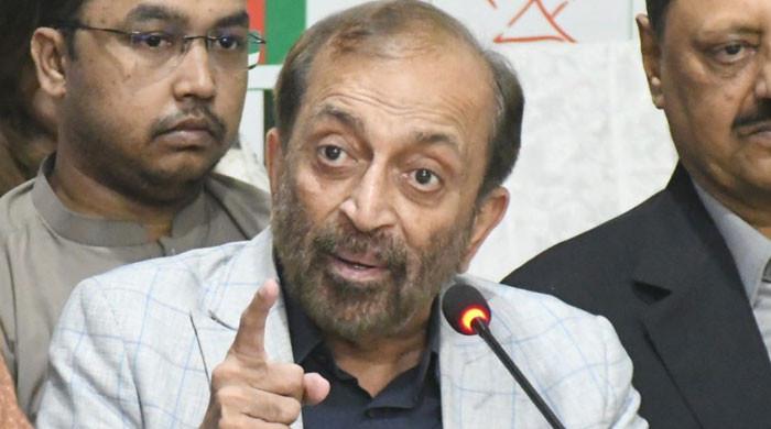 آئين مقدس دستاویز ضرور ہے لیکن صحیفہ آسمانی نہيں ہے: فاروق ستار