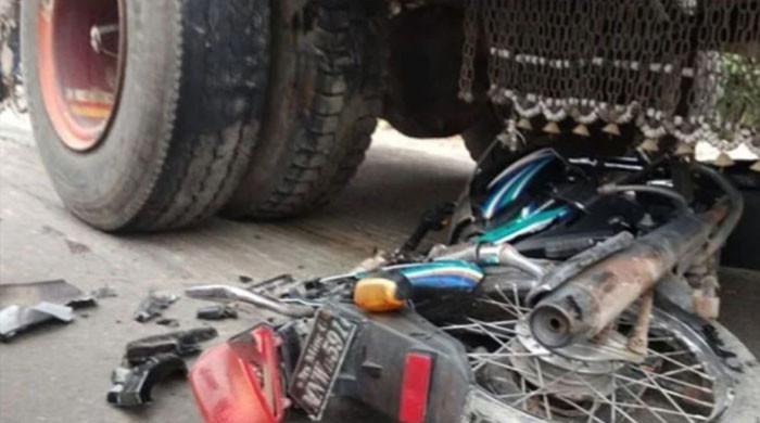 کراچی:گارڈن میں ڈمپر سے نوجوان کو کچلنے کے کیس میں ڈرائیور 30 لاکھ کی ضمانت پر رہا