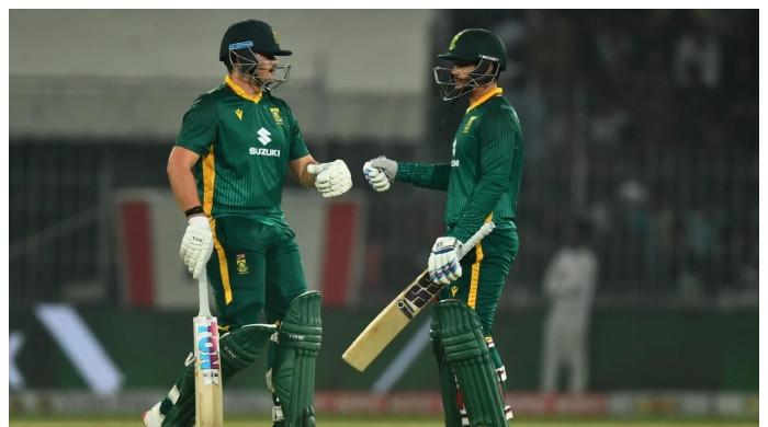 فیصلہ کن ون ڈے: جنوبی افریقا کی پاکستان کیخلاف بیٹنگ جاری