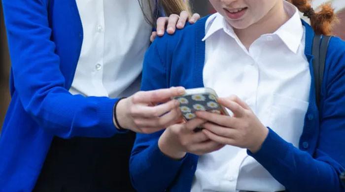 ڈنمارک کا 15سال سےکم عمر بچوں پر سوشل میڈیاکے استعمال پر پابندی کا فیصلہ