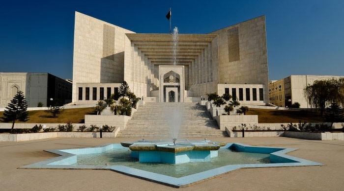 27 ویں آئینی ترمیم، آرٹیکل 176 میں ترمیم کے تحت موجودہ چیف جسٹس کو ٹرم پوری ہونے تک چیف جسٹس پاکستان کہا جائےگا