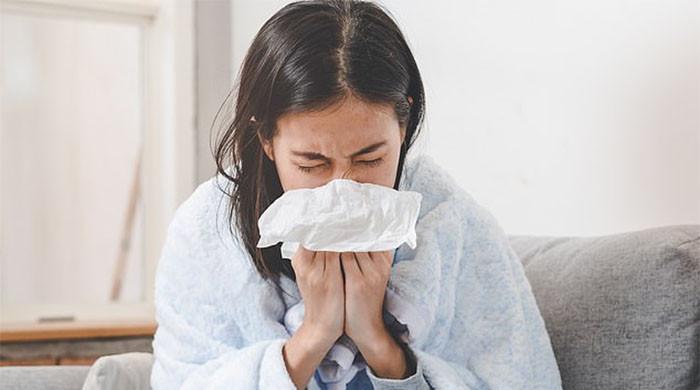 نزلہ زکام کی علامات سے پریشان؟ تو یہ ٹوٹکے نجات دلانے میں مددگار ثابت ہوسکتے ہیں