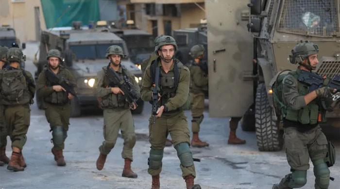 اسرائیلی فوج نے مغربی کنارے میں 2 بچے شہید کردیے، غزہ میں اجتماعی قبر سے 51 لاشیں برآمد