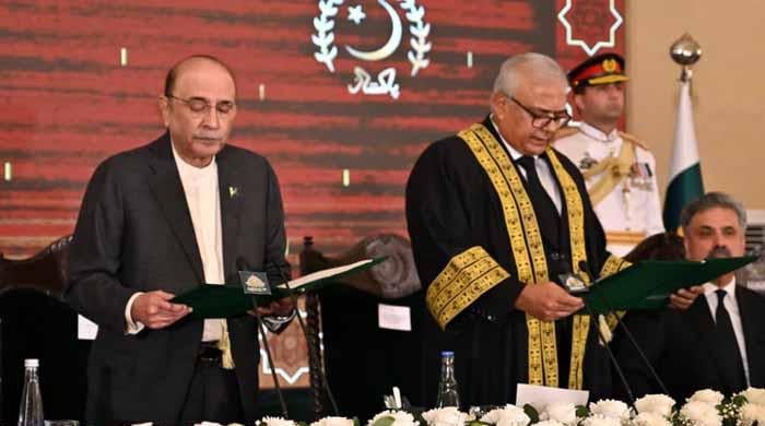 وفاقی آئینی عدالت کے پہلے چیف جسٹس امین الدین نے عہدے کا حلف اٹھالیا