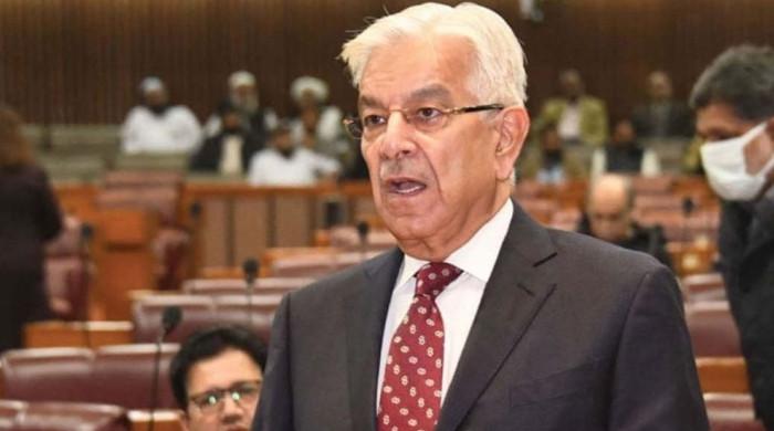 ترامیم پر دو ججز کا ضمیر جاگا، جب ہم سے سیاسی انتقام لیا گیا تو کسی کی غیرت نہیں جاگی، خواجہ آصف