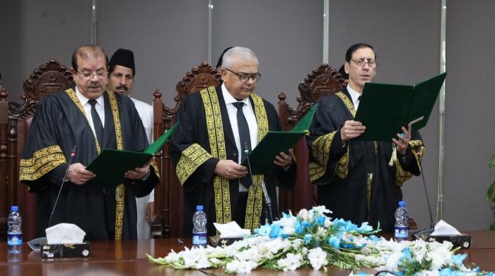 وفاقی آئینی عدالت کے مزید 2 ججز نے حلف اٹھالیا، ججز کی تعداد 7 ہوگئی