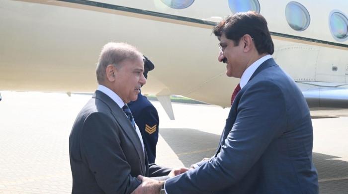 وزیراعظم شہباز شریف ایک روزہ دورے پر کراچی پہنچ گئے
