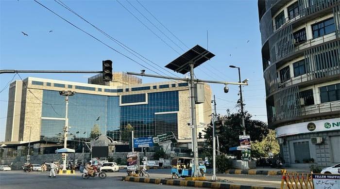 کراچی میں بھاری بھرکم ای چالان سے پریشان عوام کو کچھ ریلیف ملنے کا امکان