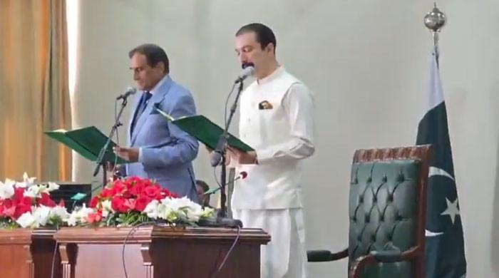 آزاد کشمیر کے نومنتخب وزیراعظم فیصل راٹھور نے عہدے کا حلف اٹھا لیا