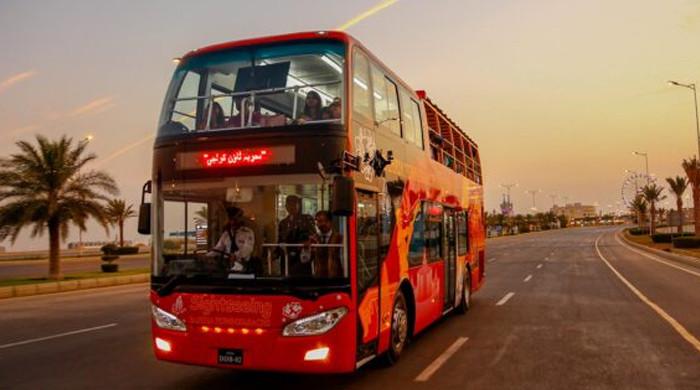 سندھ حکومت کا کراچی میں آئندہ ہفتے سے ڈبل ڈیکر اور نئی ای وی بسیں چلانے کا فیصلہ