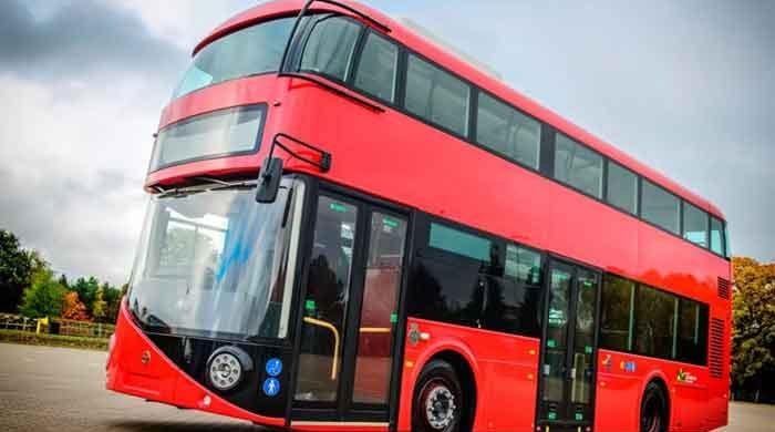 سندھ حکومت کا کراچی میں آئندہ ہفتے سے ڈبل ڈیکر اور نئی ای وی بسیں چلانے کا فیصلہ