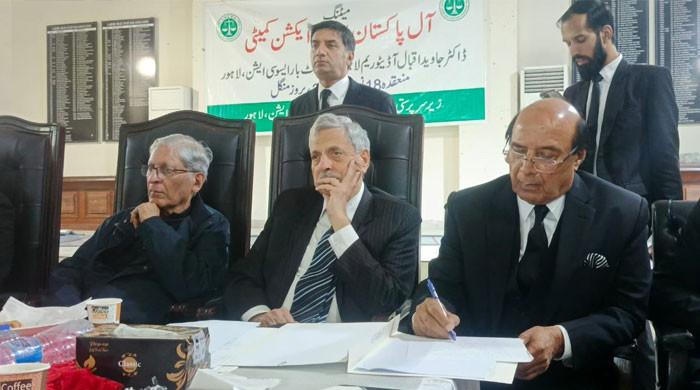 27 ویں ترمیم کیخلاف آل پاکستان وکلاایکشن کمیٹی کی پہلی میٹنگ، آئینی عدالت کے بائیکاٹ کےمطالبے پر اختلاف ہوگیا