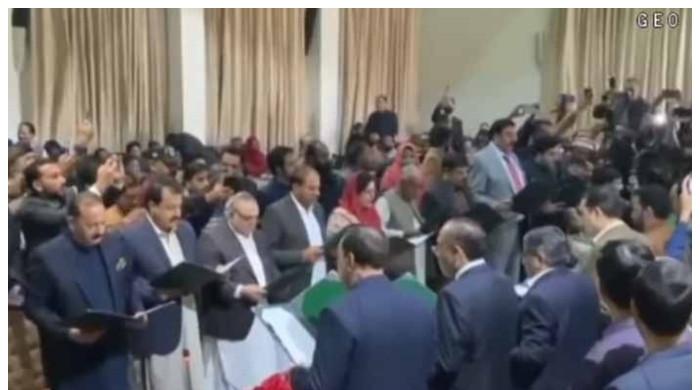  آزاد جموں کشمیر کی 18 رکنی کابینہ نے اپنے عہدوں کا حلف اٹھالیا