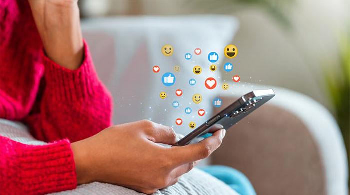 سوشل میڈیا پر ویڈیوز بناکر پوسٹ کرتے ہیں؟ اس سے صحت پر مرتب اثرات کو جان لیں