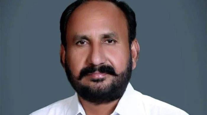 بیلٹ پیپرز  کم ملے ،لوگ جیبوں میں بیلٹ پیپرز لیکر آئے  تھے، آزاد امیدوار اقبال پتافی کا الزام 