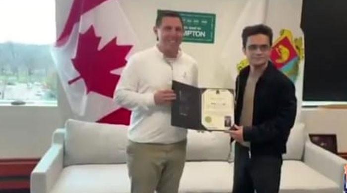 کینیڈا: میئر برامپٹن نے شاہزیب خان زادہ  کو ’نشانِ شہر‘ کا اعزاز دیدیا