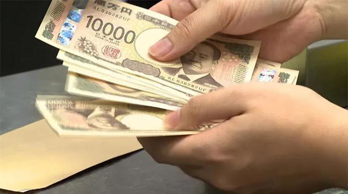 لاٹری سے ایک ارب سے زائد جیتنے والے شخص نے لگژری لائف کیلئے تمام دولت ’کنجوس‘ بیوی سے چھپالی