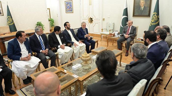 وزیراعظم سے ضمنی انتخابات میں کامیاب نومنتخب  ارکان قومی اسمبلی کی ملاقات