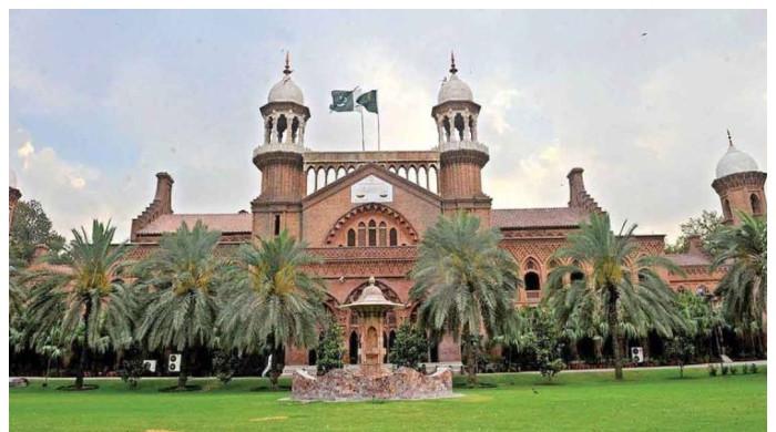 پسند کی شادی کا کیس: لڑکی عدالت میں مُکر گئی، عدالت نے نوجوان پر 50 ہزار کا جرمانہ کردیا