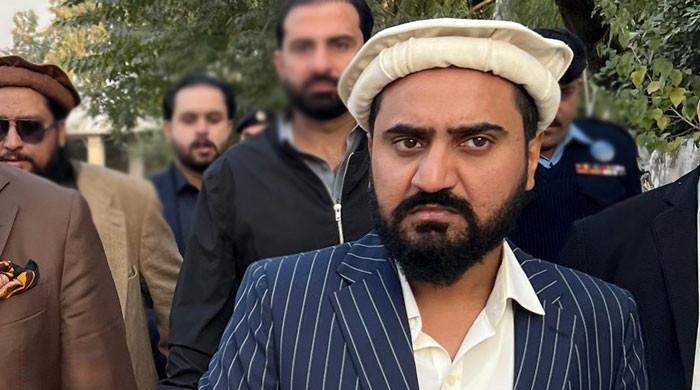 اسلام آباد: غیر قانونی اسلحہ  رکھنےکے الزام میں جے یو آئی رہنما فرخ کھوکھرگرفتار