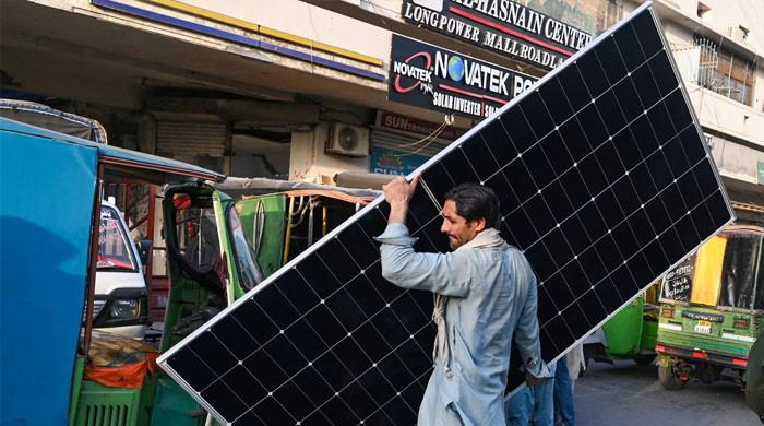 پاکستان میں حیران کن سولر  انقلاب، بجلی کے نظام میں سولر 20 فیصد کے قریب پہنچ گیا
