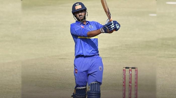 بھارتی بیٹر کی ڈومیسٹک میچ میں دھواں دار بیٹنگ، 31 گیندوں پر سنچری بنا ڈالی