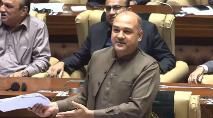 سندھ اسمبلی اجلاس: اپوزیشن لیڈر کا کراچی میں چالان کی رقم کم کرنے کا مطالبہ