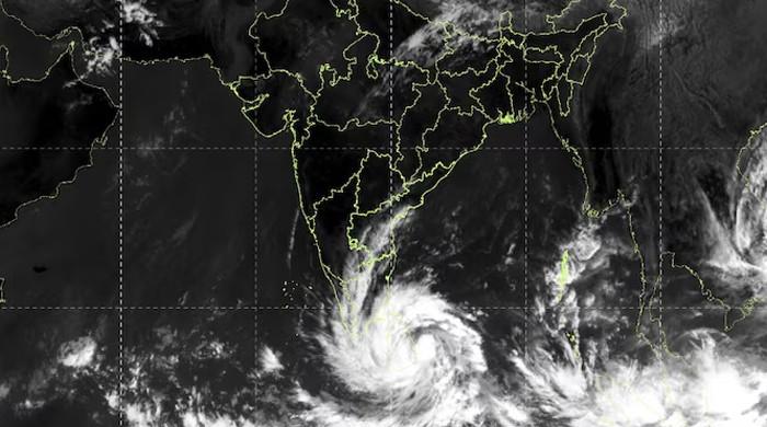 سری لنکا میں تباہی پھیلانے کے بعد سمندری طوفان بھارت کی طرف بڑھنے لگا 