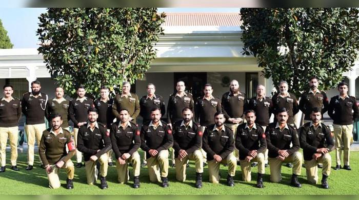 فیلڈ مارشل کی کیمبرین پیٹرول مقابلے کے شرکا سے ملاقات، شاندار کارکردگی پر ٹیم کو مبارکباد