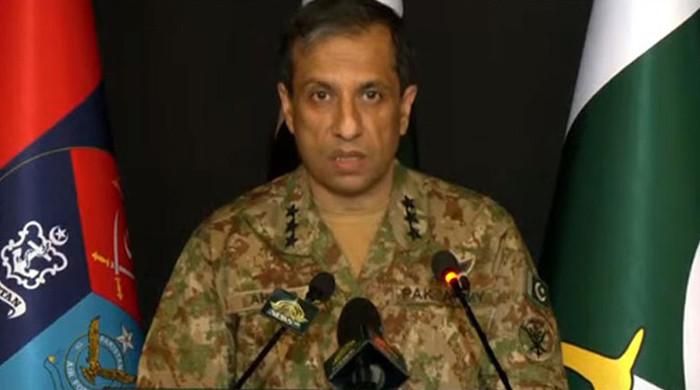 سی ڈی ایف کے نوٹیفکیشن پر پروپیگنڈا کیا گیا، باربار کہہ رہے ہیں ہمیں اپنی سیاست سے دور رکھو: ترجمان پاک فوج