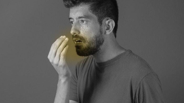 منہ کی صفائی کے دوران کی جانے والی وہ عام غلطی جو سانس کی بو کا شکار بناتی ہے