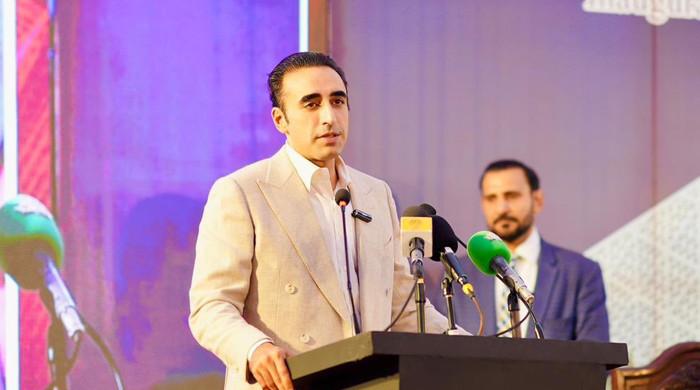 صوبوں کو مزید ذمے داریاں دی جائیں تو زیادہ ٹیکس جمع کرکے وفاق کی مالی مشکلات کم کرسکتے ہیں: بلاول