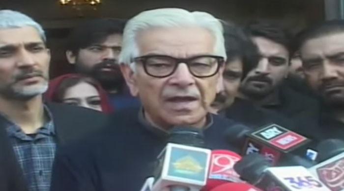 عمران بھارت سے جنگ کے دوران بھی غلط زبان استعمال کرتا رہا، انکی شناخت پاکستان دشمن کی ہے: خواجہ آصف