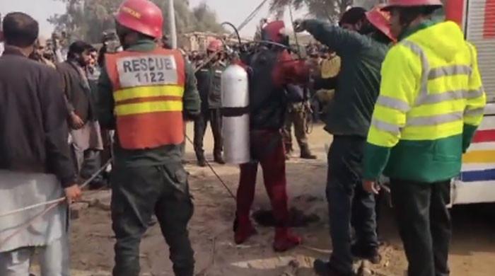 لودھراں میں 7 سال کا بچہ کھلے مین ہول میں گر کرجاں بحق 